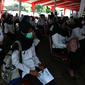 Peserta Seleksi Kompetensi Bidang (SKB) menunggu dimulainya Computer Assisted Test (CAT) untuk Calon Pegawai Negeri Sipil Kemenkumham di Gedung Kepegawaian Negara, Jakarta, Rabu (2/9/2020). Pelaksanaan SKB CPNS yang diikuti 829 peserta itu menerapkan protokol kesehatan. (merdeka.com/Imam Buhori)
