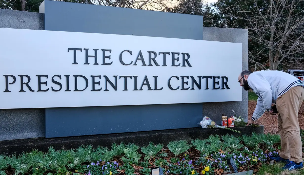 Setelah masa kepresidenan usai, Jimmy Carter tetap aktif di bidang kemanusiaan, mendirikan Carter Center yang mempromosikan perdamaian dan pembangunan global. (Alex Wroblewski/AFP)