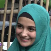 Penampilan Teuku Wisnu berubah 180 derajat, terutama soal jenggotnya yang semakin lebat. Apa kata Shireen Sungkar tentang jenggot sang suami?