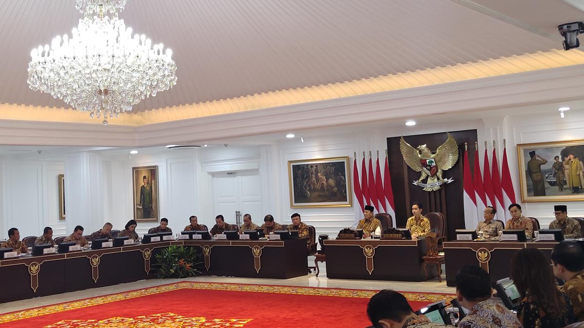 Presiden Prabowo pimpin sidang kabinet perdana