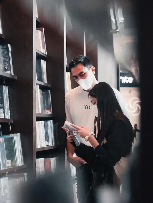 [Instagram/darius_sinathrya]