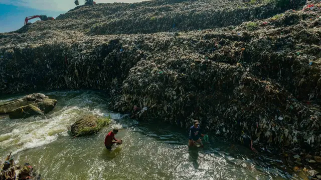 Terimbas Longsoran Sampah TPA Cipayung Depok, Aliran Kali Pesanggrahan Menyempit