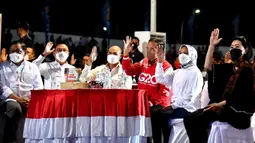 Presiden Joko Widodo atau Jokowi (ketiga kanan) dan Ibu Iriana (kedua kanan) saat menyaksikan Konser Kebangsaan Membumikan Pancasila dari NTT untuk Nusantara di Kabupaten Ende, Provinsi NTT, Rabu (1/6/2022). (Foto: Rusman - Biro Pers Sekretariat Presiden)