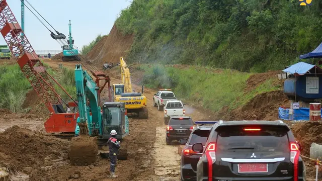 Menteri Menteri Pekerjaan Umum dan Perumahan Rakyat (PUPR), Basuki Hadimuljono, meninjau progres pembangunan Jalan Tol Bogor-Ciawi-Sukabumi (Bocimi). (Dok Kementerian PUPR)