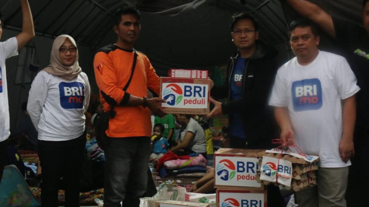 Regional CEO BRI Bandung Sadmiadi mengatakan, pasca kejadian bencana BRI melalui Kanca Sumedang bergerak cepat untuk membantu warga terdampak gempa di Sumedang.