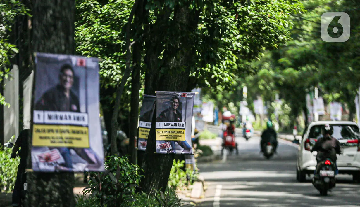 Dalam jangka panjang, paku yang ditancapkan pada batang pohon akan memengaruhi pertumbuhan dan kesehatan tanaman tersebut. (Liputan6.com/Faizal Fanani)