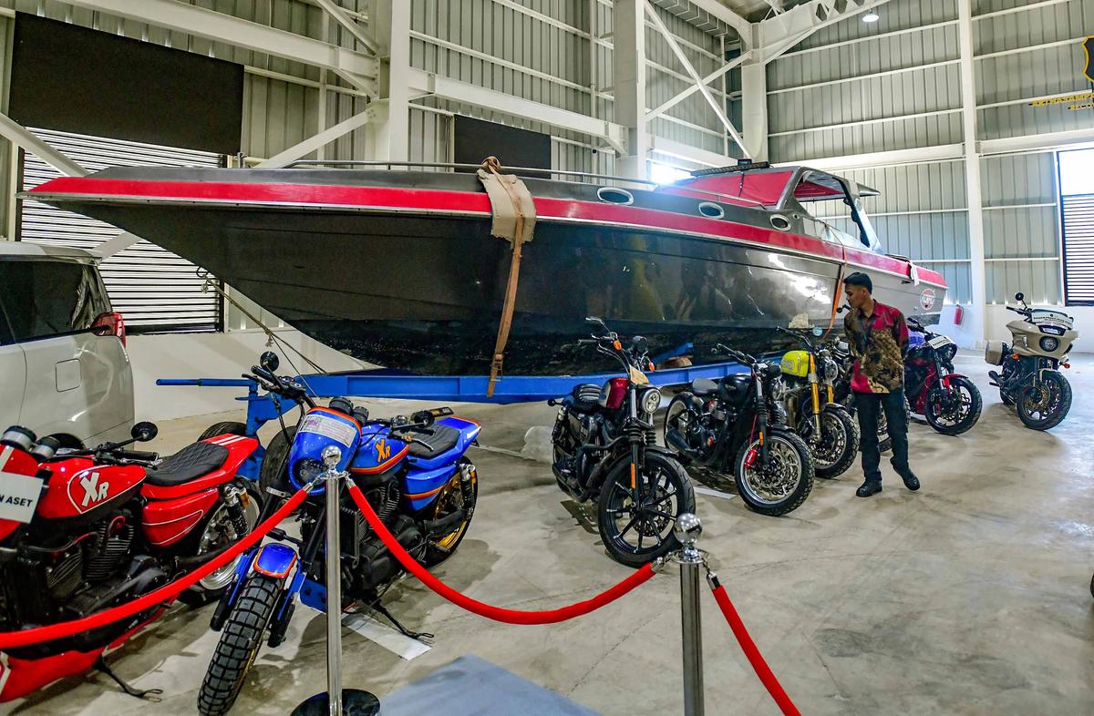 FOTO: Dari Mobil Mewah hingga Lukisan Emas Dilelang di BPA Fair 2026