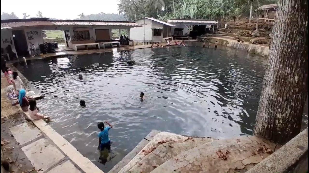 Berenang di Mata Air Cihunjuran Pandeglang Sambil Melihat Situs Purbakala, Gambarkan Sisa Kehidupan Megalitikum