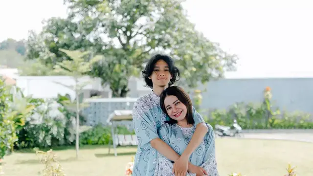 6 Potret Artis Tanah Air Bareng Anak Tunggal Laki-Lakinya, Bak Kakak Adik