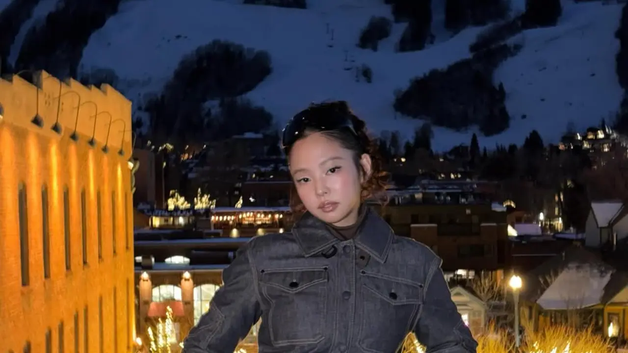 Tampilan Fresh Jennie BLACKPINK dengan Rambut Keriting, Malah Dipanggil Ahjumma