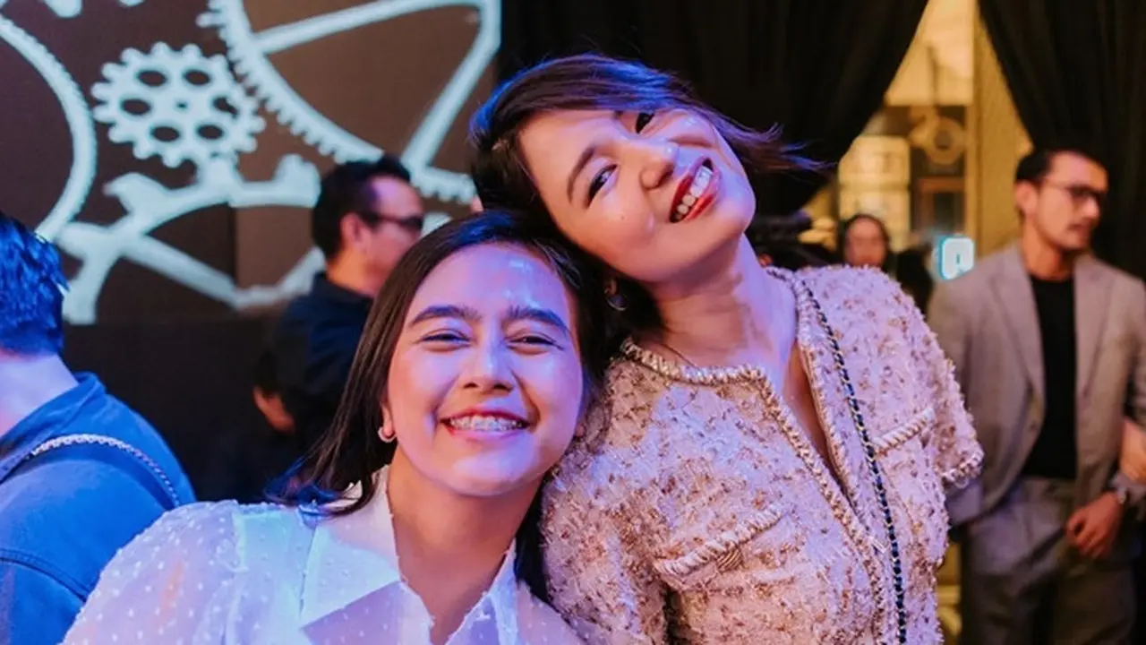 6 Potret Kompak Laura Basuki dan Manajernya, Bak Saudara Kandung