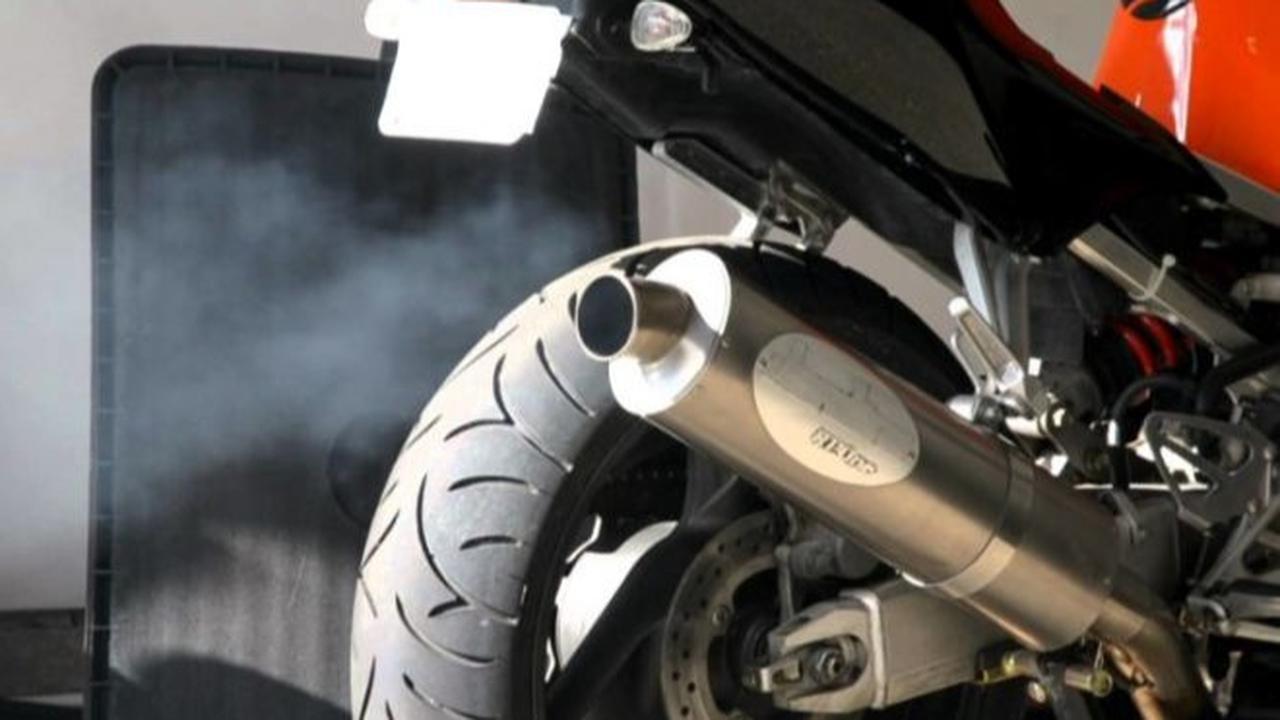 Knalpot Motor Keluar Asap, Ini Penyebabnya dan Cara Mengatasinya