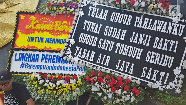 Karangan Bunga Untuk Polisi Gugur Hiasi Pekarangan Mako Brimob