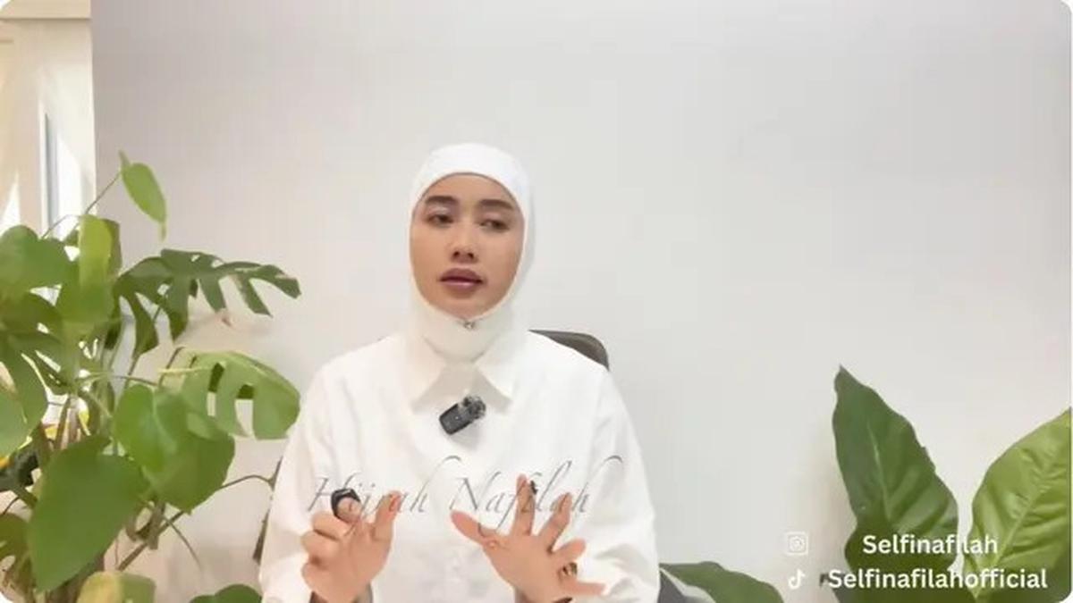 6 Potret Selfi Nafilah Mantan Istri Iwa K MantapBerhijab, Ungkap Proses Hijrah