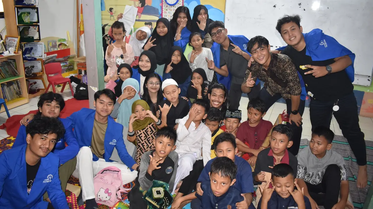 Universitas Pertamina (UPER) menginisiasi program sosial bertajuk “Speak Up Your Energy: Mengubah Sampah Jadi Cahaya”.