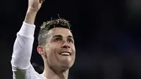 4. Cristiano Ronaldo - Memiliki gaji selangit dan mempunyai bisnis kelas. Lantas membuat CR7 membeli pesawat jet termahal di dunia yaitu Gulfstream G650 Value bermahar 65 Juta Dolar. (AFP/Javier Soriano)