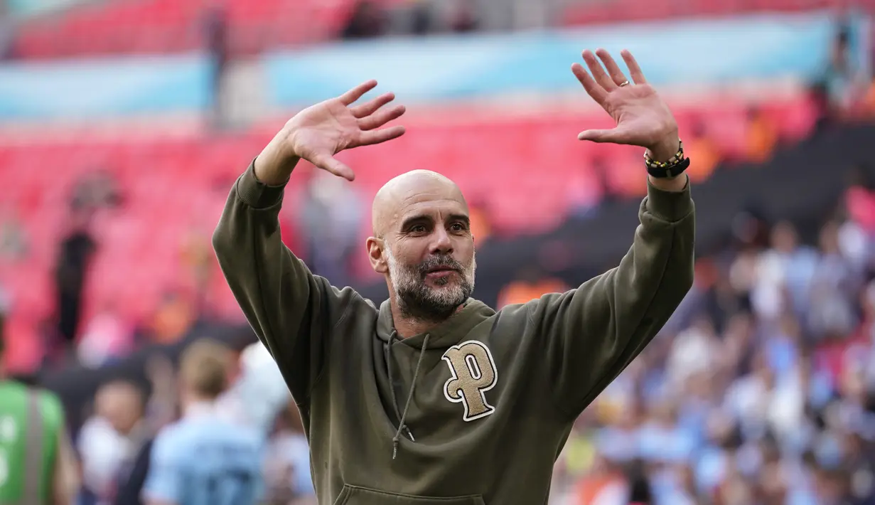 Manchester City berhasil meraih juara Piala FA 2022/2023 setelah mengalahkan Manchester United dengan skor 2-1 di partai final. (AP Photo/Dave Thompson)