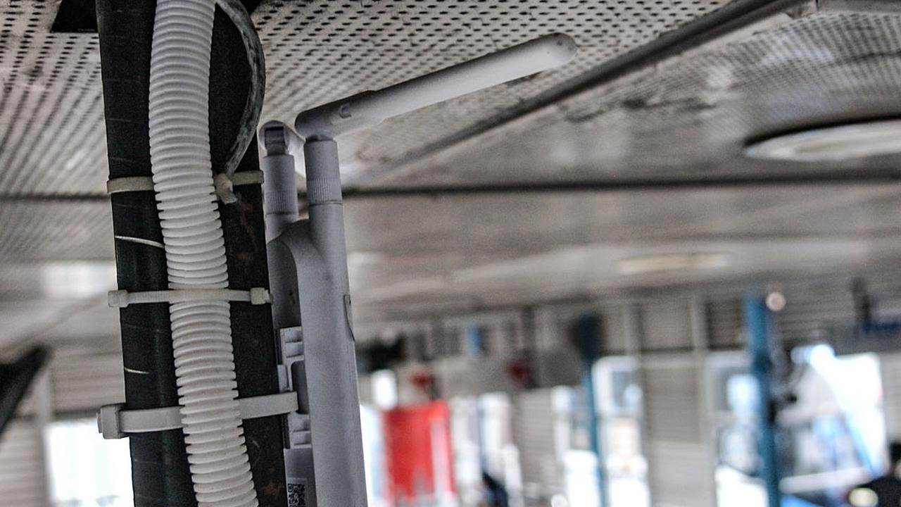 FOTO: Transjakarta Perluas Fasilitas Wifi Gratis di 7 Koridor