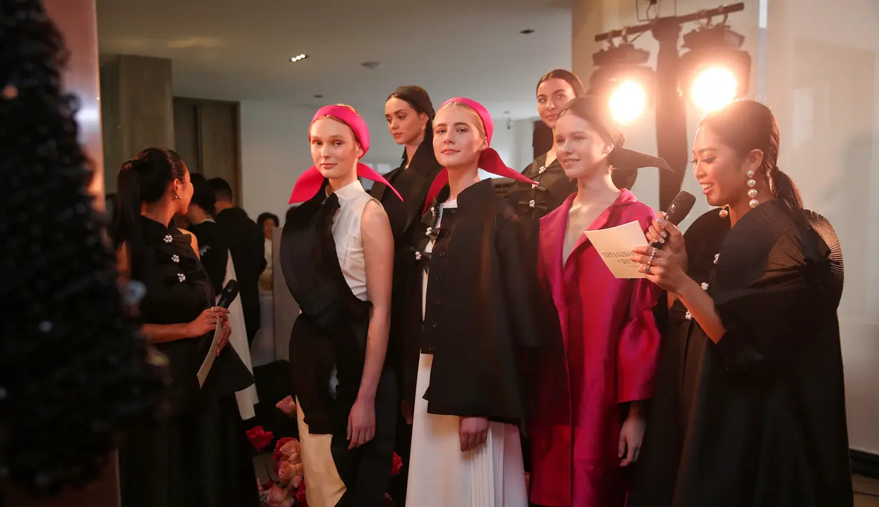 Yefta Gunawan sukses menghasilkan busana yang terdiri dari atasan, bawahan, dress dan outer. Yefta menghasilkan koleksi yang sophisticated dan bahan-bahannya yang biasa digunakan Duma Official. (Adrian Putra/Fimela.com)