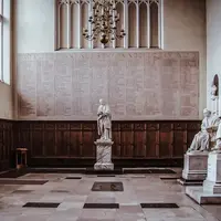 Isaac Newton. Sumber foto: unsplash.com/K. Mitch Hodge.