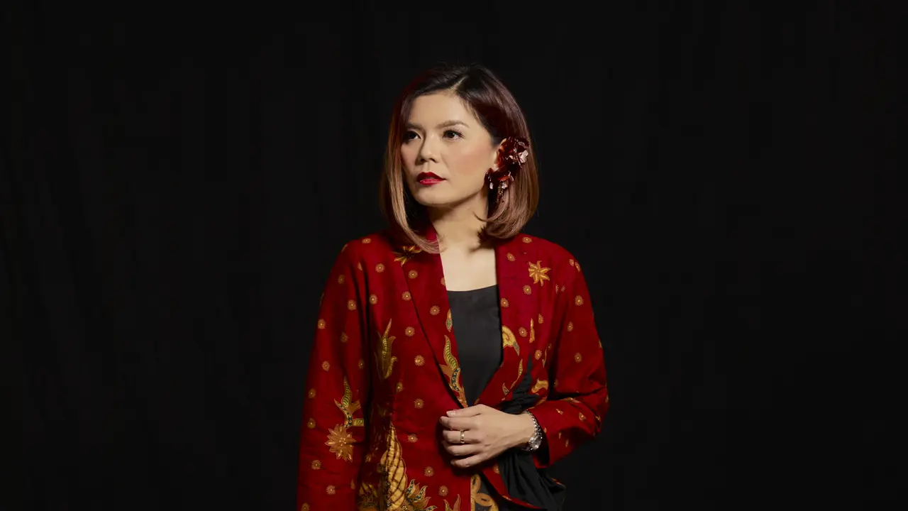 Happy Salma hingga Merry Riana Merayakan Hari Kartini dengan Mengeluarkan Koleksi Batik