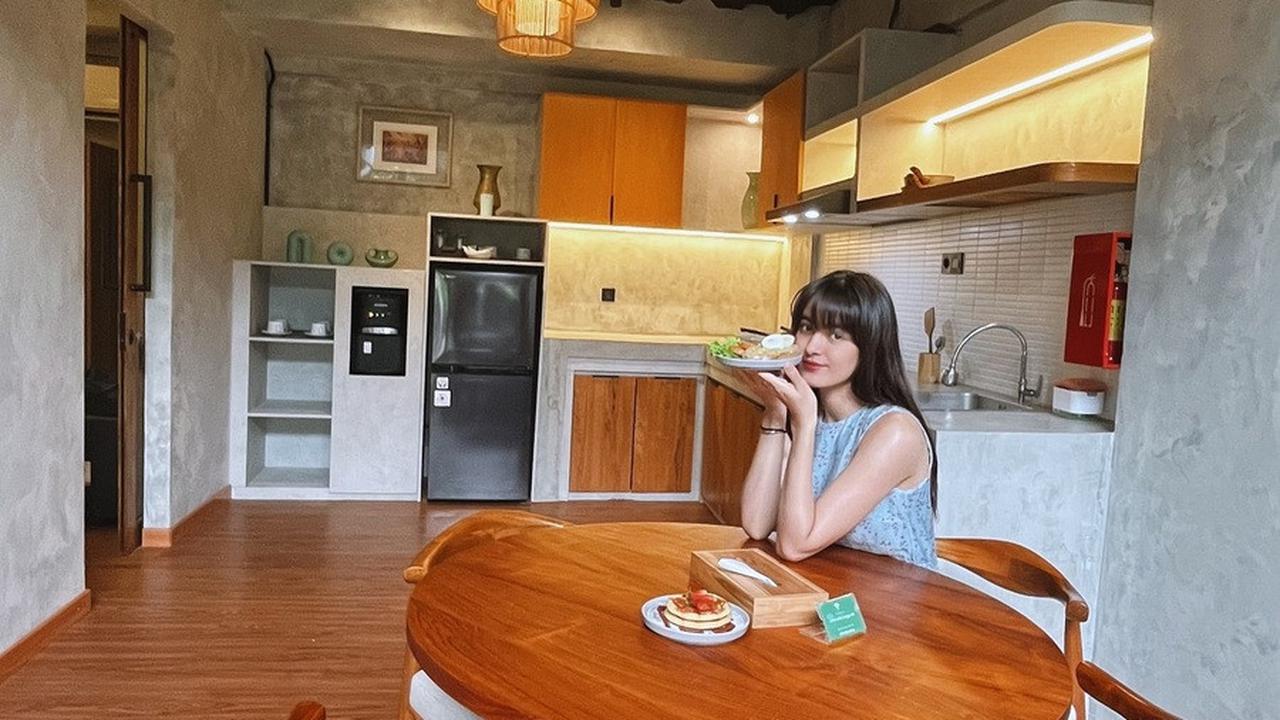 Bikin Netizen Terpukau Dengan Lengannya Yang Sangat Putih