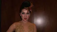 Jadi Syahrini KW, Hiara Cleopatra: Dandannya Ribet