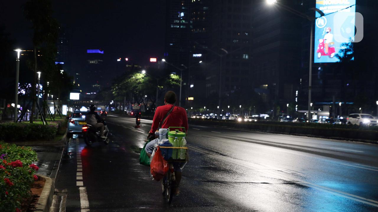 Ilustrasi Pedagang Kopi Keliling alias Starling di Jalan Sudirman