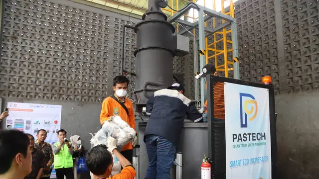 emkot Tangerang juga telah menerapkan teknologi Internet of Things (IoT) pada sejumlah tempat sampah umum.
