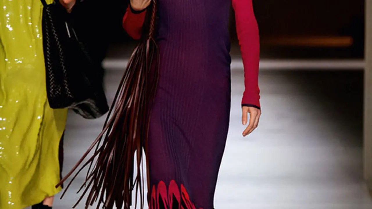 Modernitas dalam Koleksi Tas dan Pakaian di Bottega Veneta Fall 2020