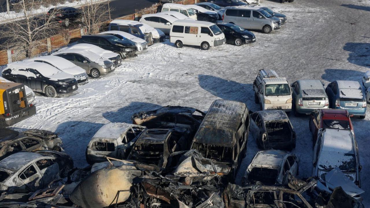 Kemudian saksi mata lainnya, Erdenebold Sukhbaatar yang tinggal 100 meter dari lokasi ledakan, mengatakan dia pertama kali mengira telah terjadi gempa bumi atau kecelakaan pesawat. <br>(Foto REUTERS / B. Rentsendorj)<br>