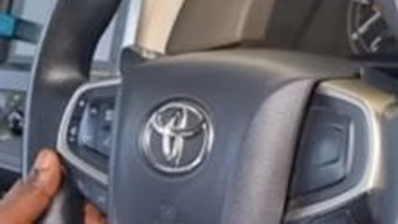 Panglima Moro Kogoya Belajar Mobil di Solo<br>