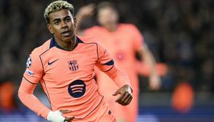 Penyerang Barcelona asal Spanyol bernomor punggung 10, Lamine Yamal, merayakan gol penyeimbang 2-2 dalam pertandingan pekan ke-4 Liga Champions UEFA antara Club Brugge dan FC Barcelona di Stadion Jan Breydel, Bruges, Kamis (6-11-2025) dini hari WIB. (NICOLAS TUCAT/AFP)