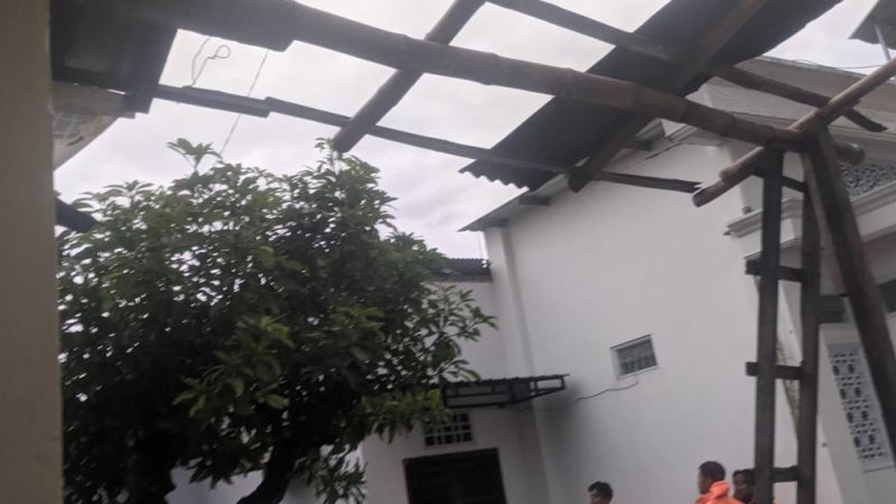 Angin Puting Beliung Tulungagung Terjang 15 Rumah di Kedungwaru, BPBD Lakukan Pendataan Kerusakan