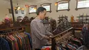 Capres nomor urut 2 Joko Widodo mengunjungi salah satu butik batik di Cirebon, Jawa Barat (Liputan6.com/Herman Zakharia).
