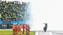 Pembalap Monster Energy Yamaha, Fabio Quartararo, berhasil menyegel gelar MotoGP 2021 lebih cepat. Gelar tersebut diraih setelah Fabio Quartararo finis keempat pada balapan MotoGP Emilia Romagna di Sirkuit Misano, Minggu (24/10/2021) malam WIB. (AFP/Andreas Solaro)