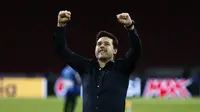 Manajer Tottenham Hotspur Mauricio Pochettino merayakan kemenangan timnya 3-2 atas Ajax Amsterdam pada leg kedua semifinal Liga Champions, Kamis (9/5/2019) dini hari WIB. (AP Photo/Peter Dejong)