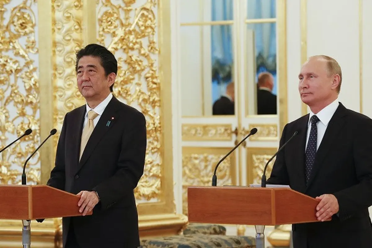 PM Jepang Shinzo Abe dan Presiden Rusia Vladimir Putin