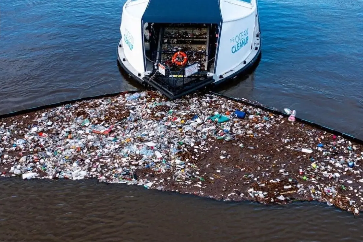 Kapal Pembersih Sampah Donasi Coldplay