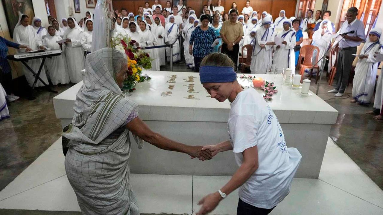FOTO: Doa Peringati 115 Tahun Kelahiran Bunda Teresa