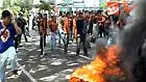 Sejumlah orang yang tergabung dalam Organisasi Kelompok Pemuda (OKP) di Cianjur, memblokade jalan utama di dalam kota. Mereka meminta ketua umumnya dibebaskan atau ditangguhkan penahanannya.