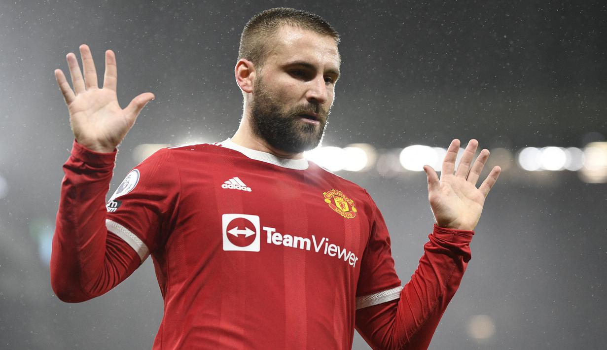 Meski rekor clean sheetnya tak bagus, Luke Shaw telah menjalankan tugas sebagai bek kiri MU dengan baik. Tak hanya sebagai pemain bertahan, ia juga sukses melesatkan tiga assist dalam 20 penampilannya di semua kompetisi musim ini. (AFP/Olis Scarff)