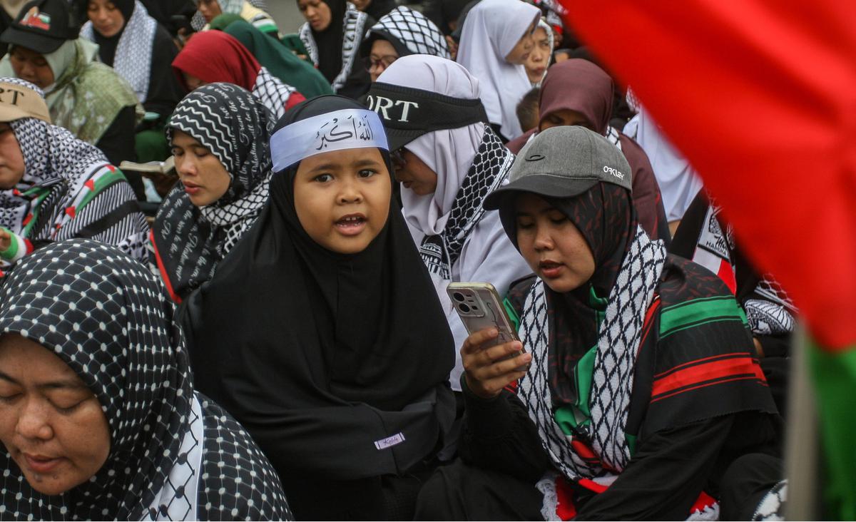 Massa bela Palestina gelar aksi di depan Kedubes Amerika Serikat