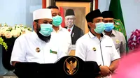 Wali Kota Bengkulu Helmi Hasan bersama Wakil Wali Kota Dedy Wahyudi memberikan keterangan Pers usai menggelar rapat dengan Forkopimda. (Liputan6.com/Yuliardi Hardjo)