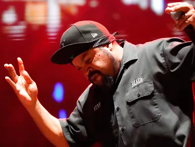 Ice Cube tampil pada hari ketiga Riot Fest 2022 di Douglass Park, Chicago, Amerika Serikat, 18 September 2022. (Photo by Rob Grabowski/Invision/AP)