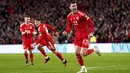 <p>Penyerang Wales, Kieffer Moore berselebrasi setelah mencetak gol ke gawang Latvia di matchday kedua Grup D Kualifikasi Piala Eropa 2024 di Stadion Cardiff City, Cardiff, Rabu, 29 Maret 2023. (David Davies/PA via AP)</p>