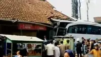 Kecelakaan bus terjadi di Tasikmalaya, Jawa Barat.  (Liputan 6 SCTV)