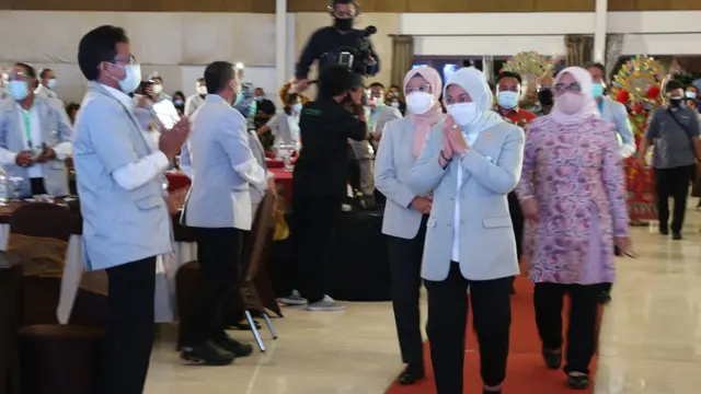 Menaker Ida membuka sekaligus memberi pengarahan dalam acara Forum Komunikasi Nasional MHI di Kota Bogor