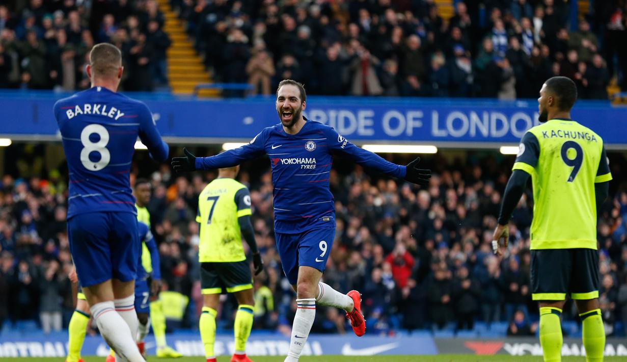 5. Gonzalo Higuain - Pemain yang mengalami pasang surut berkarier sepak bola. Namun penampilannya kembali bersinar saat bermain bersama Napoli di pentas Serie A. (AFP/Ian Kington)