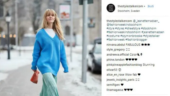 [Bintang] Gaya Kombinasi Rok Lipit dan Boots Makin Kekinian. Berani Coba?